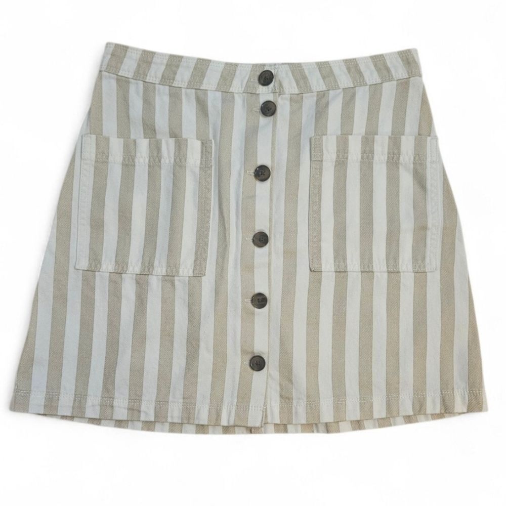 Old Navy Vertical Stripe Button-Front Mini Skirt in Beige and White